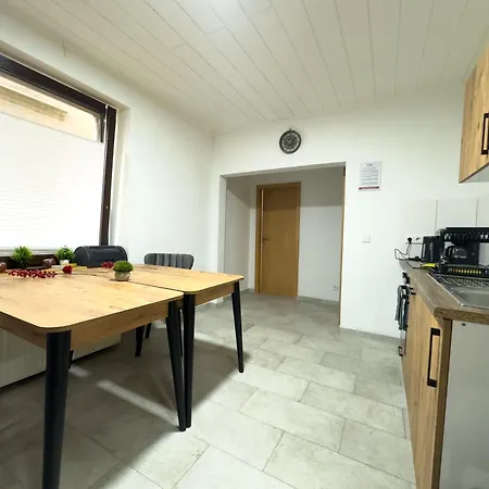 Serviceroom24 - 6 In Hoch Wlan - Smart-tv - 24-7 Check-in Und Kueche * Recklinghausen