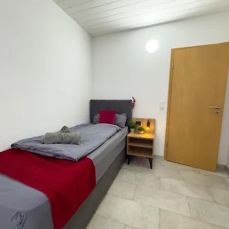 Apartment Serviceroom24 - 6 In Hoch Wlan - Smart-tv - 24-7 Check-in Und Kueche *